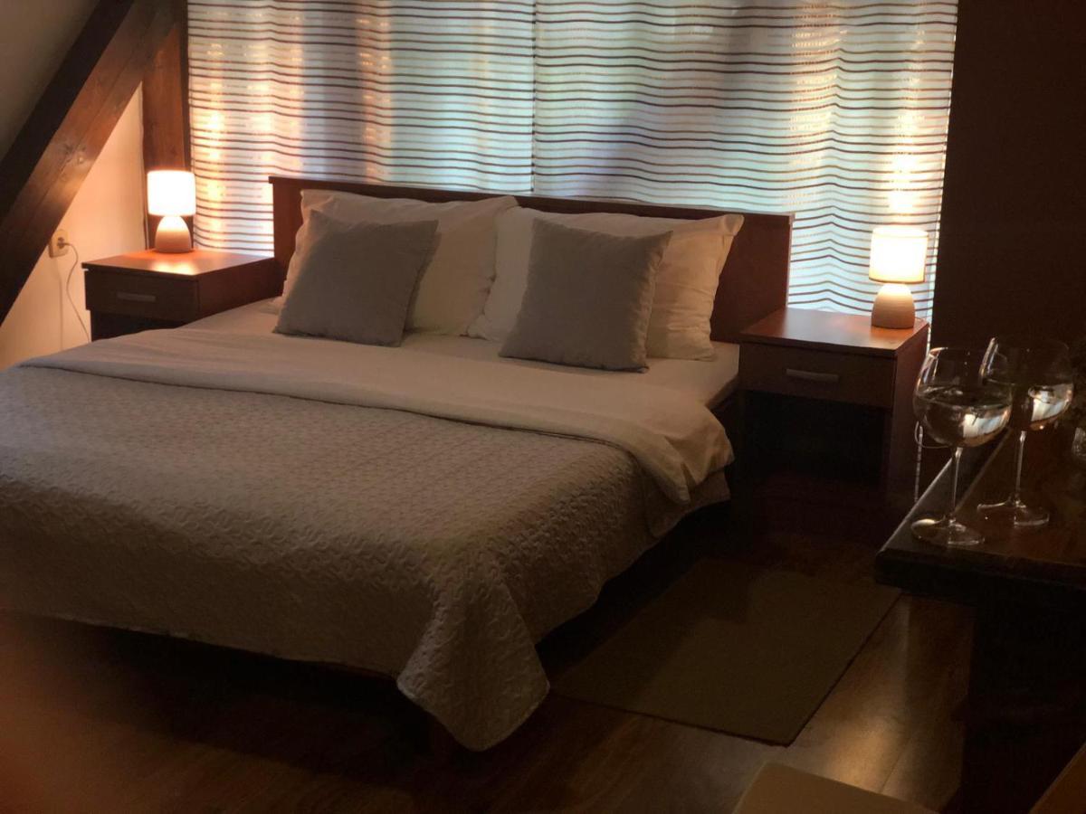 Guesthouse Pod Rastockim Krovom Слунь Екстер'єр фото
