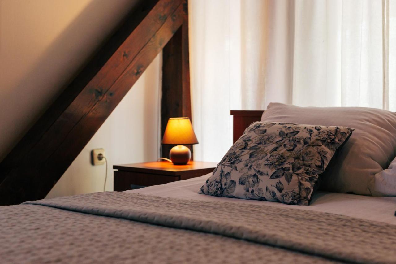 Guesthouse Pod Rastockim Krovom Слунь Екстер'єр фото