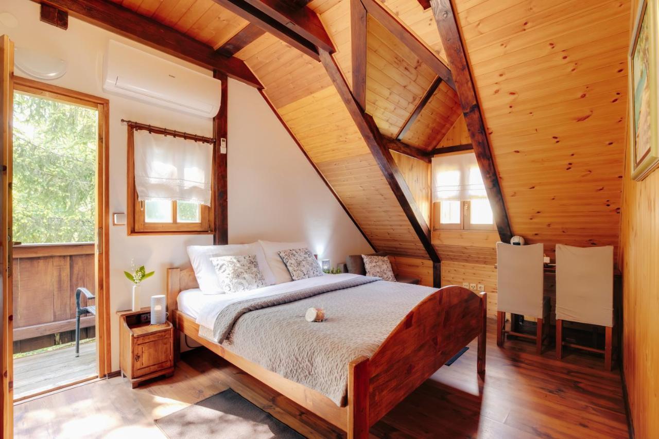 Guesthouse Pod Rastockim Krovom Слунь Екстер'єр фото