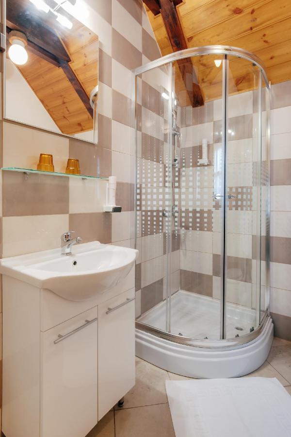 Guesthouse Pod Rastockim Krovom Слунь Екстер'єр фото