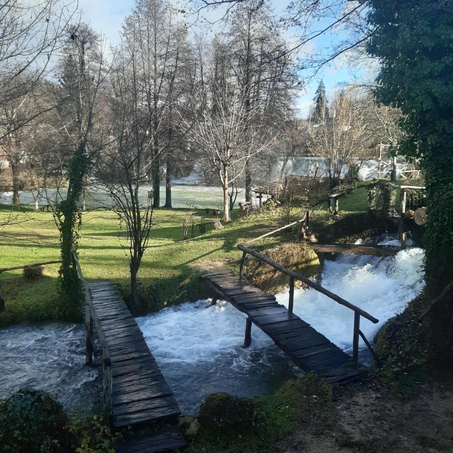 Guesthouse Pod Rastockim Krovom Слунь Екстер'єр фото