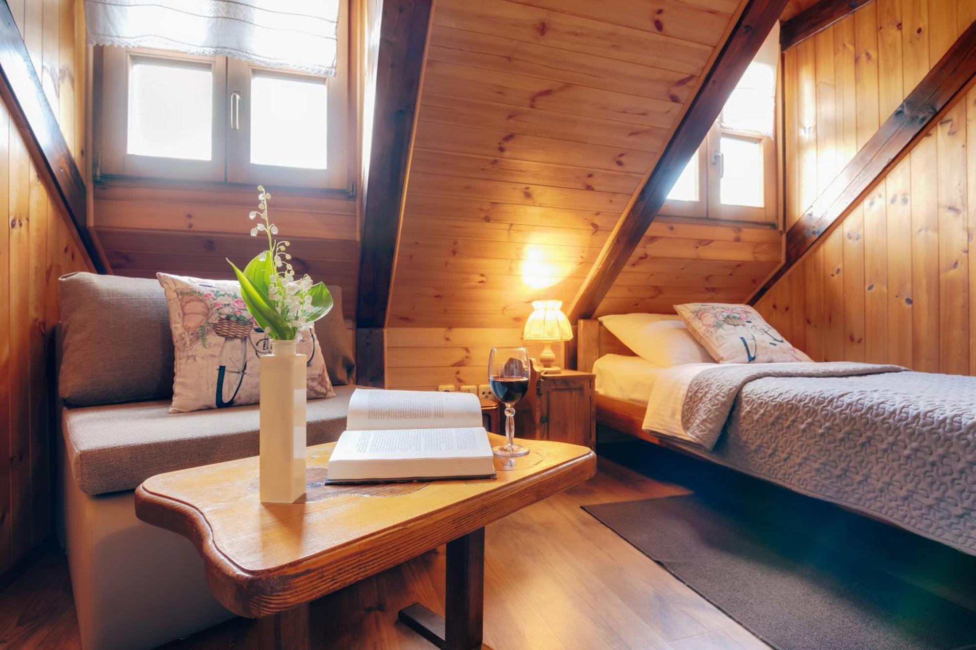 Guesthouse Pod Rastockim Krovom Слунь Екстер'єр фото