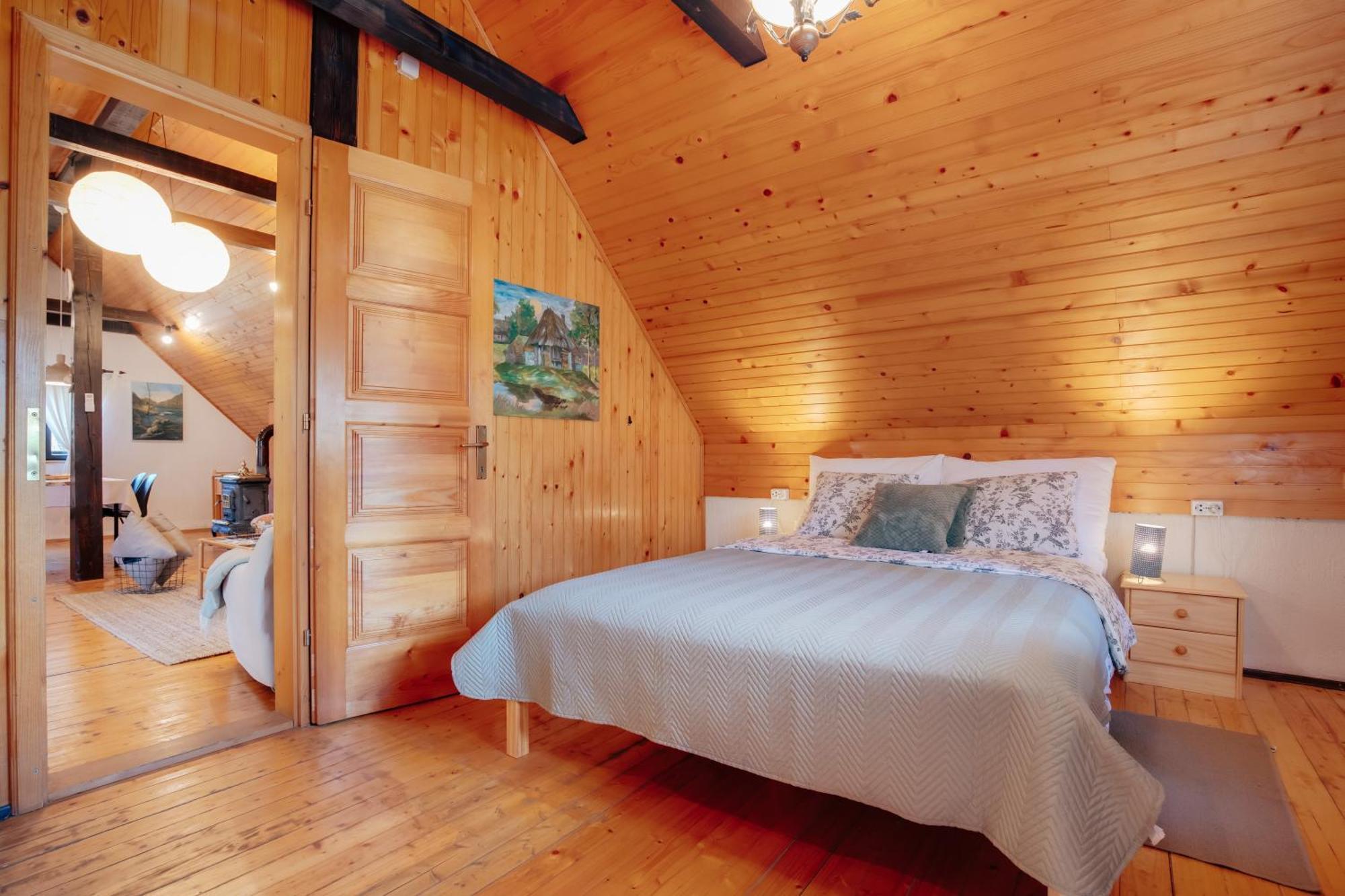 Guesthouse Pod Rastockim Krovom Слунь Екстер'єр фото
