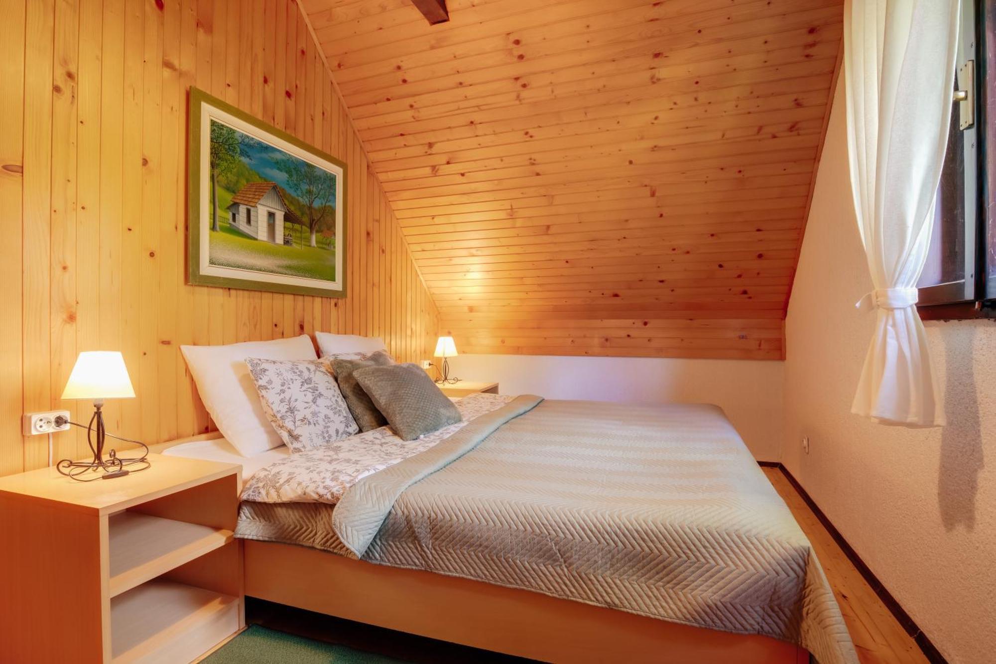Guesthouse Pod Rastockim Krovom Слунь Екстер'єр фото