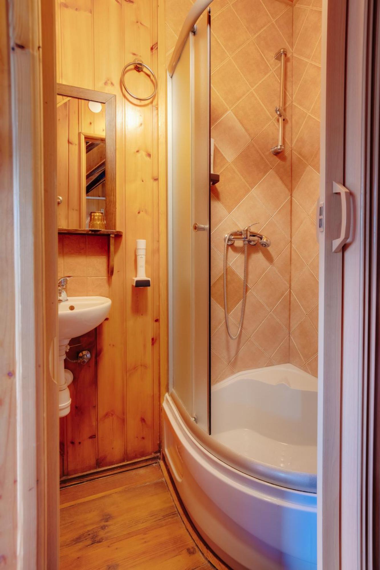 Guesthouse Pod Rastockim Krovom Слунь Екстер'єр фото